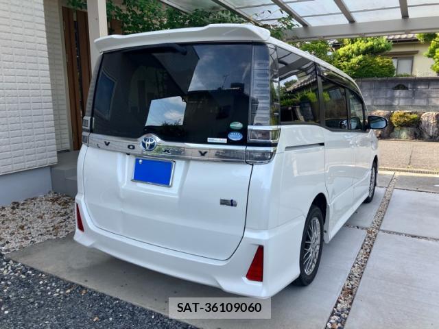 Toyota VOXY 2017-10 8219922-13
