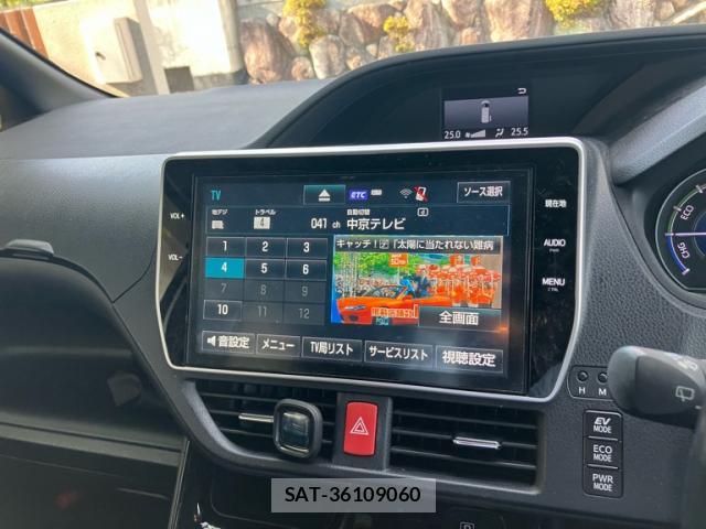 Toyota VOXY 2017-10 8219922-15