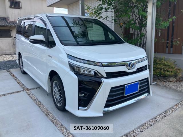 Toyota VOXY 2017-10 8219922-2