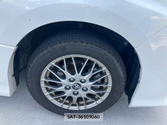 Toyota VOXY 2017-10 8219922-3