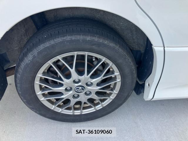 Toyota VOXY 2017-10 8219922-4