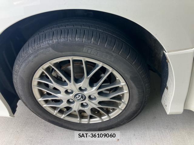 Toyota VOXY 2017-10 8219922-6