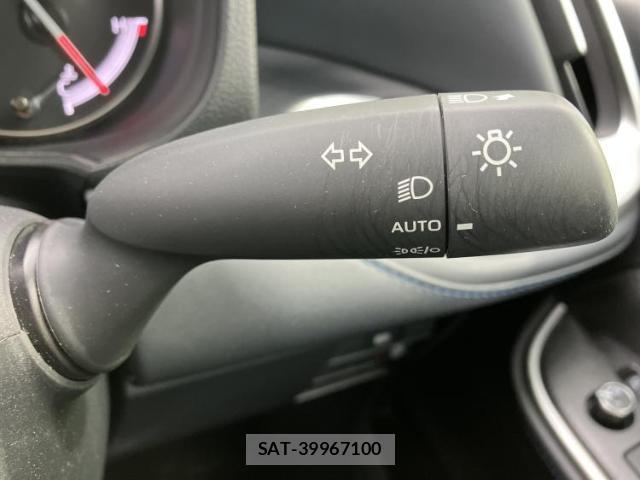 Toyota VOXY 2024-03 8219943-15