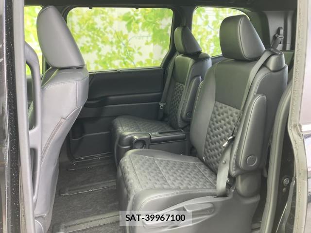 Toyota VOXY 2024-03 8219943-7