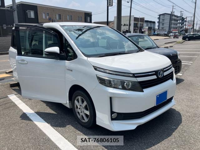 Toyota VOXY 2014-04 8220054-0