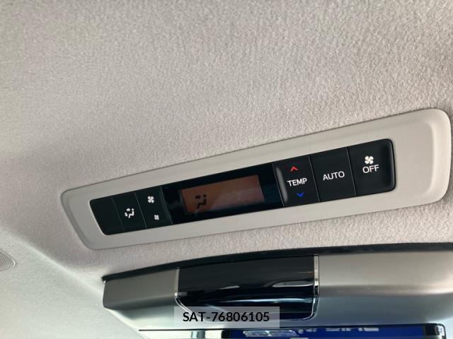 Toyota VOXY 2014-04 8220054-18