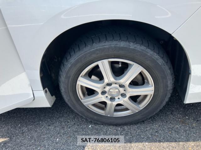 Toyota VOXY 2014-04 8220054-3