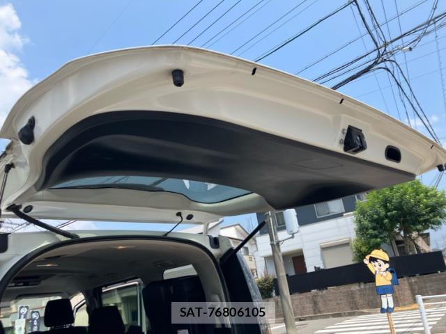 Toyota VOXY 2014-04 8220054-4