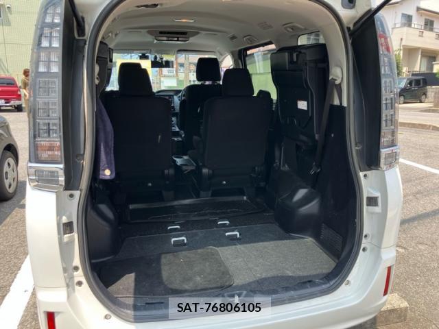 Toyota VOXY 2014-04 8220054-5