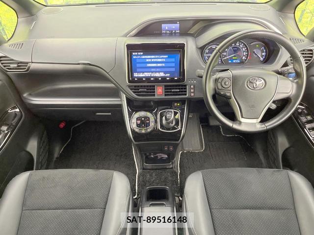 Toyota VOXY 2021-07 8220096-1