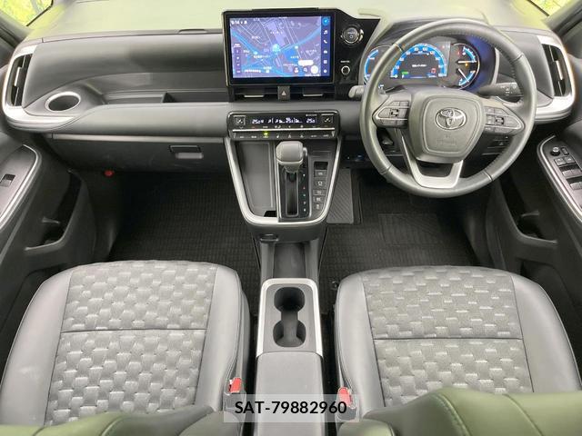 Toyota VOXY 2024-08 8220116-1