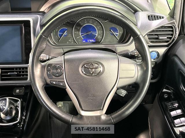 Toyota VOXY 2017-11 8220172-11