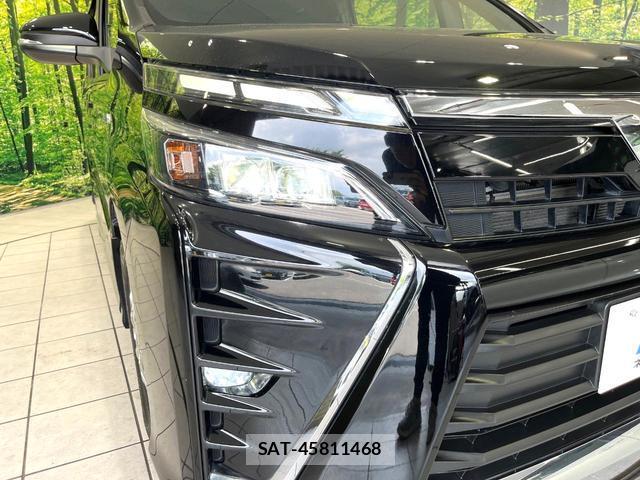 Toyota VOXY 2017-11 8220172-12