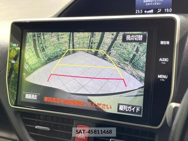 Toyota VOXY 2017-11 8220172-3