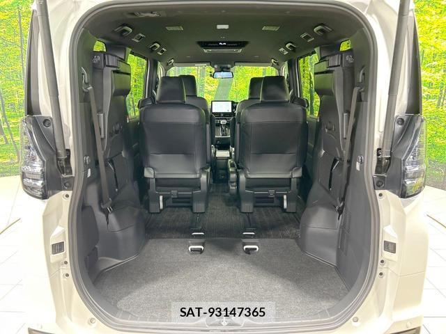 Toyota VOXY 2023-10 8220272-10