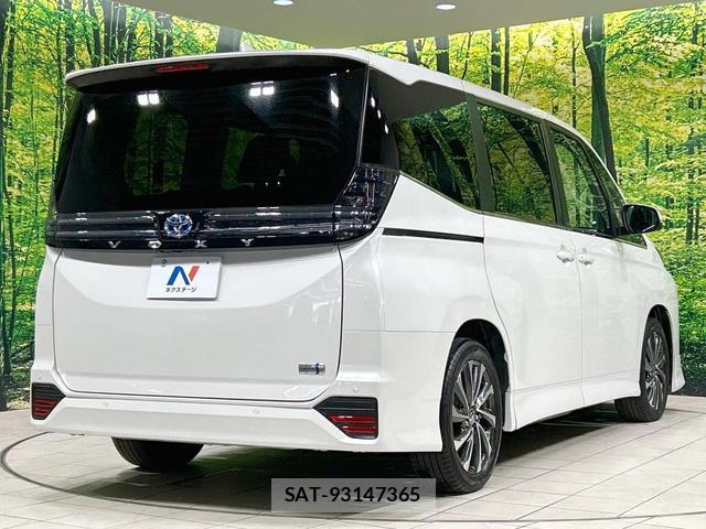 Toyota VOXY 2023-10 8220272-16