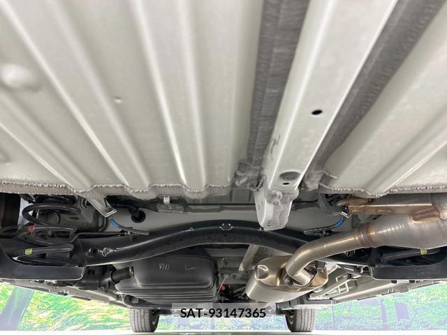 Toyota VOXY 2023-10 8220272-18