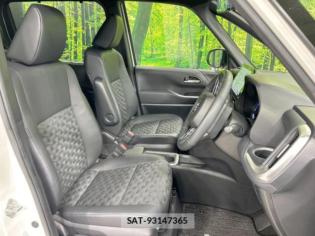 Toyota VOXY 2023-10 8220272-7