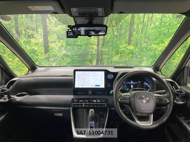 Toyota VOXY 2023-03 8220324-1