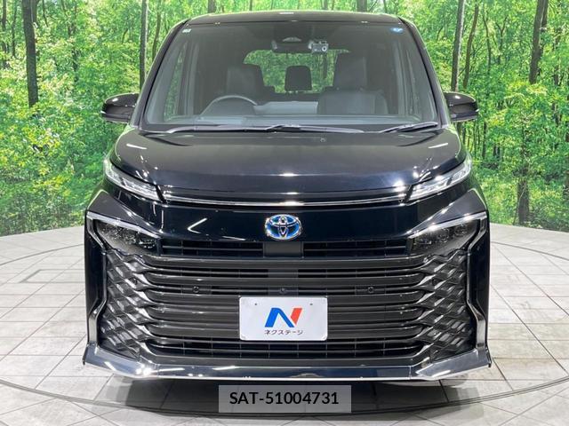 Toyota VOXY 2023-03 8220324-13