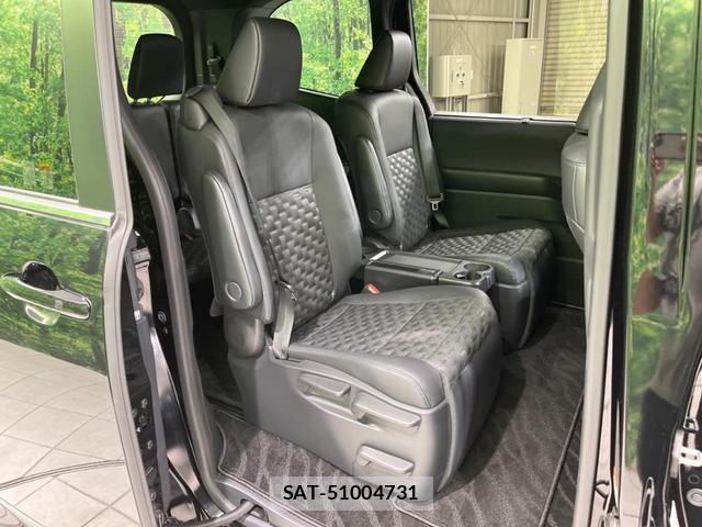 Toyota VOXY 2023-03 8220324-7