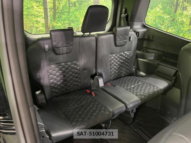 Toyota VOXY 2023-03 8220324-8