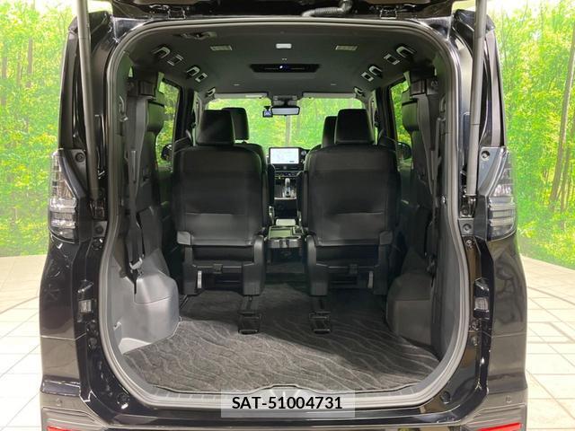 Toyota VOXY 2023-03 8220324-9