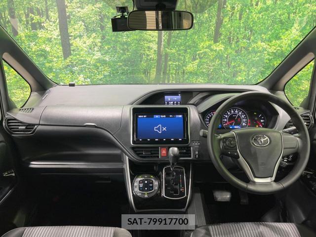 Toyota VOXY 2020-03 8220333-1