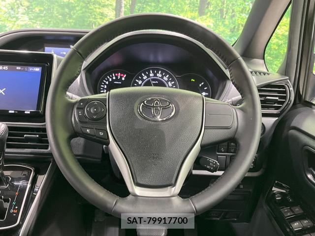 Toyota VOXY 2020-03 8220333-11