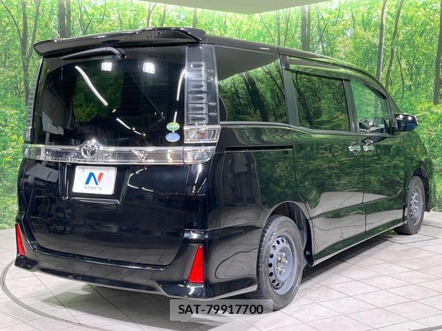 Toyota VOXY 2020-03 8220333-17