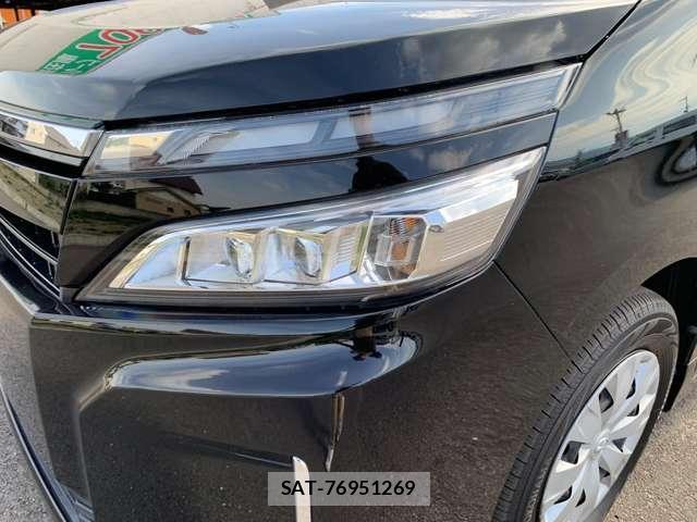 Toyota VOXY 2018-07 8220337-10