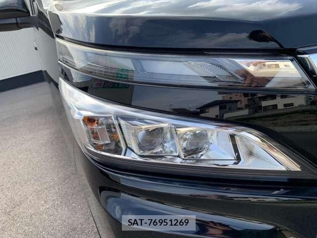 Toyota VOXY 2018-07 8220337-12