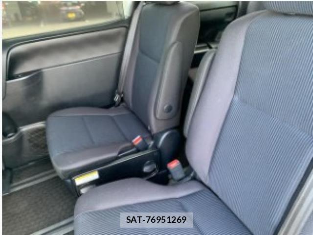 Toyota VOXY 2018-07 8220337-16