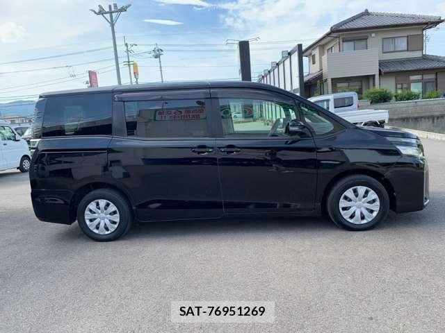Toyota VOXY 2018-07 8220337-5