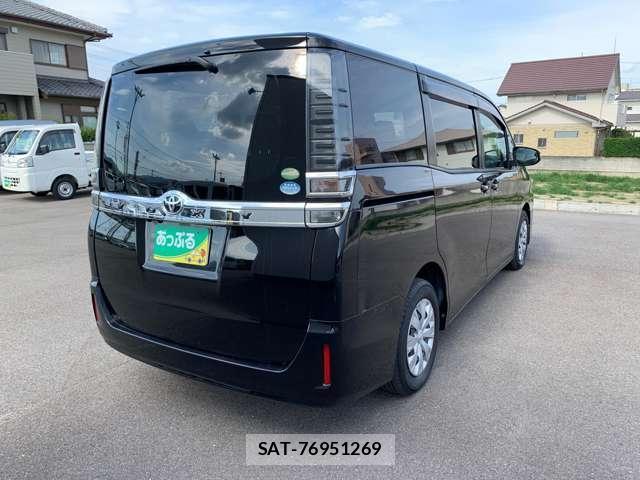 Toyota VOXY 2018-07 8220337-6