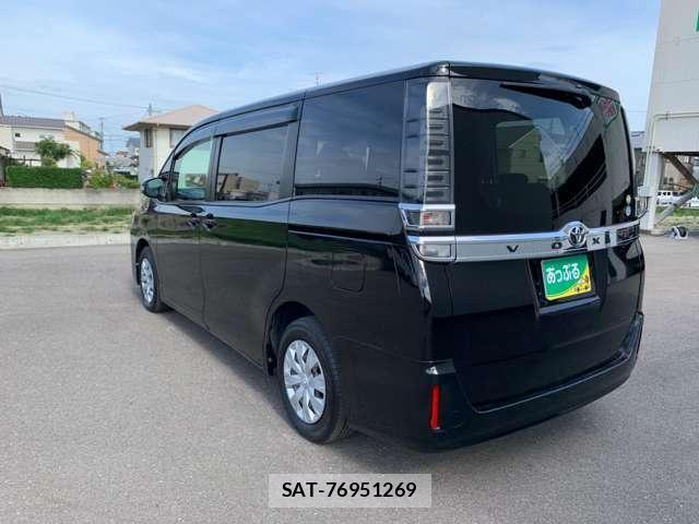 Toyota VOXY 2018-07 8220337-8