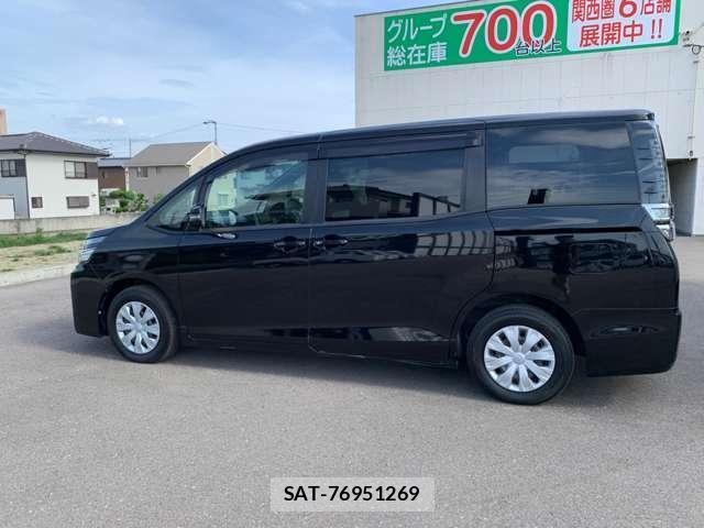 Toyota VOXY 2018-07 8220337-9