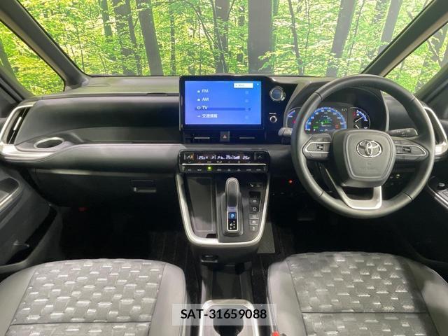 Toyota VOXY 2022-03 8220415-1