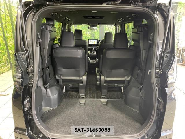 Toyota VOXY 2022-03 8220415-10