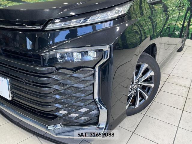 Toyota VOXY 2022-03 8220415-12
