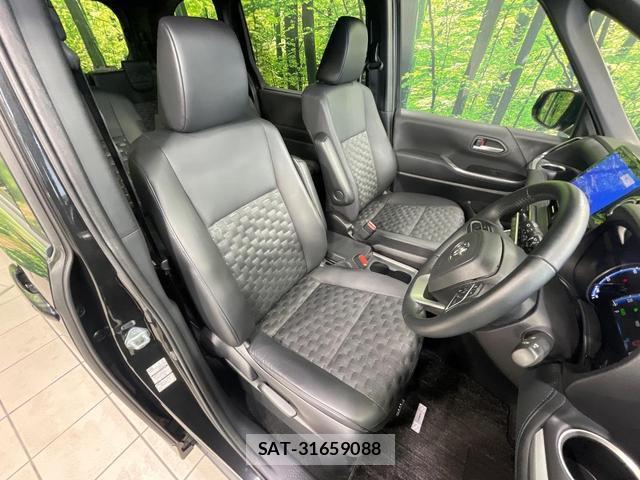 Toyota VOXY 2022-03 8220415-7