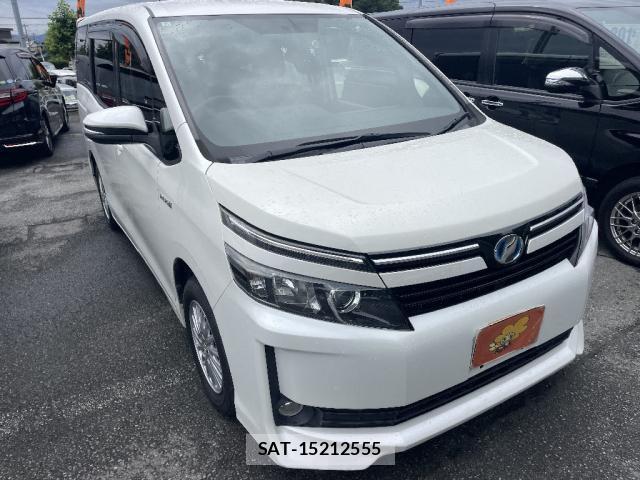 Toyota VOXY 2014-05 8220454-0