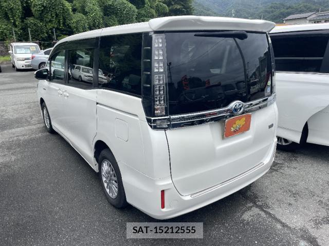 Toyota VOXY 2014-05 8220454-1