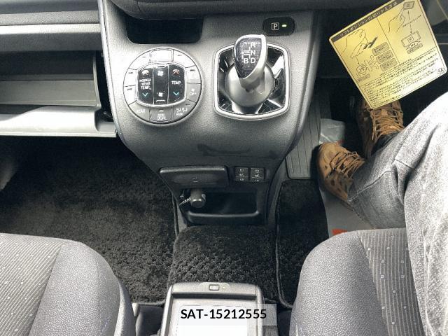 Toyota VOXY 2014-05 8220454-12