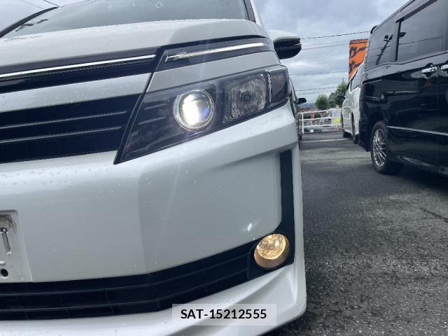 Toyota VOXY 2014-05 8220454-16