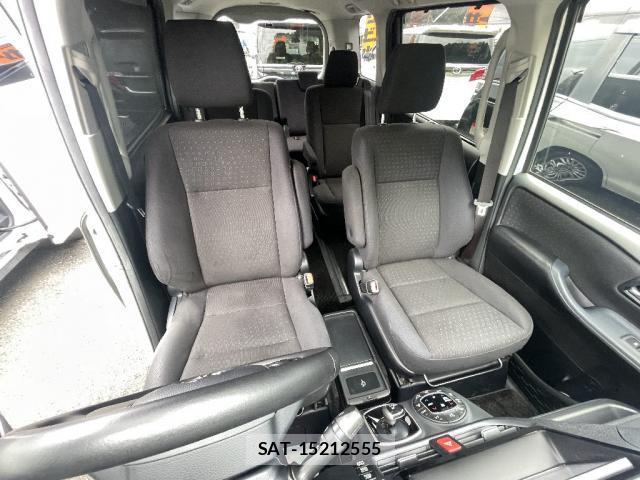 Toyota VOXY 2014-05 8220454-3