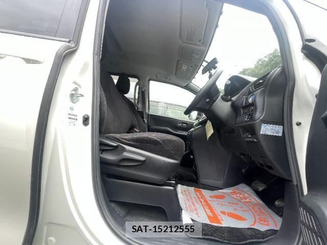 Toyota VOXY 2014-05 8220454-5