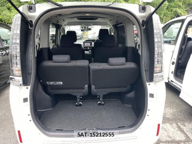 Toyota VOXY 2014-05 8220454-6
