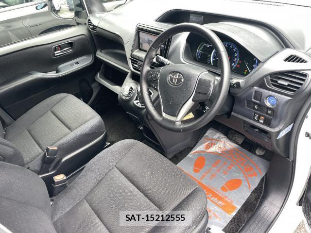 Toyota VOXY 2014-05 8220454-7