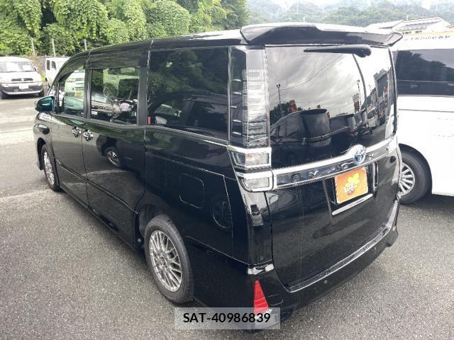 Toyota VOXY 2021-02 8220457-1